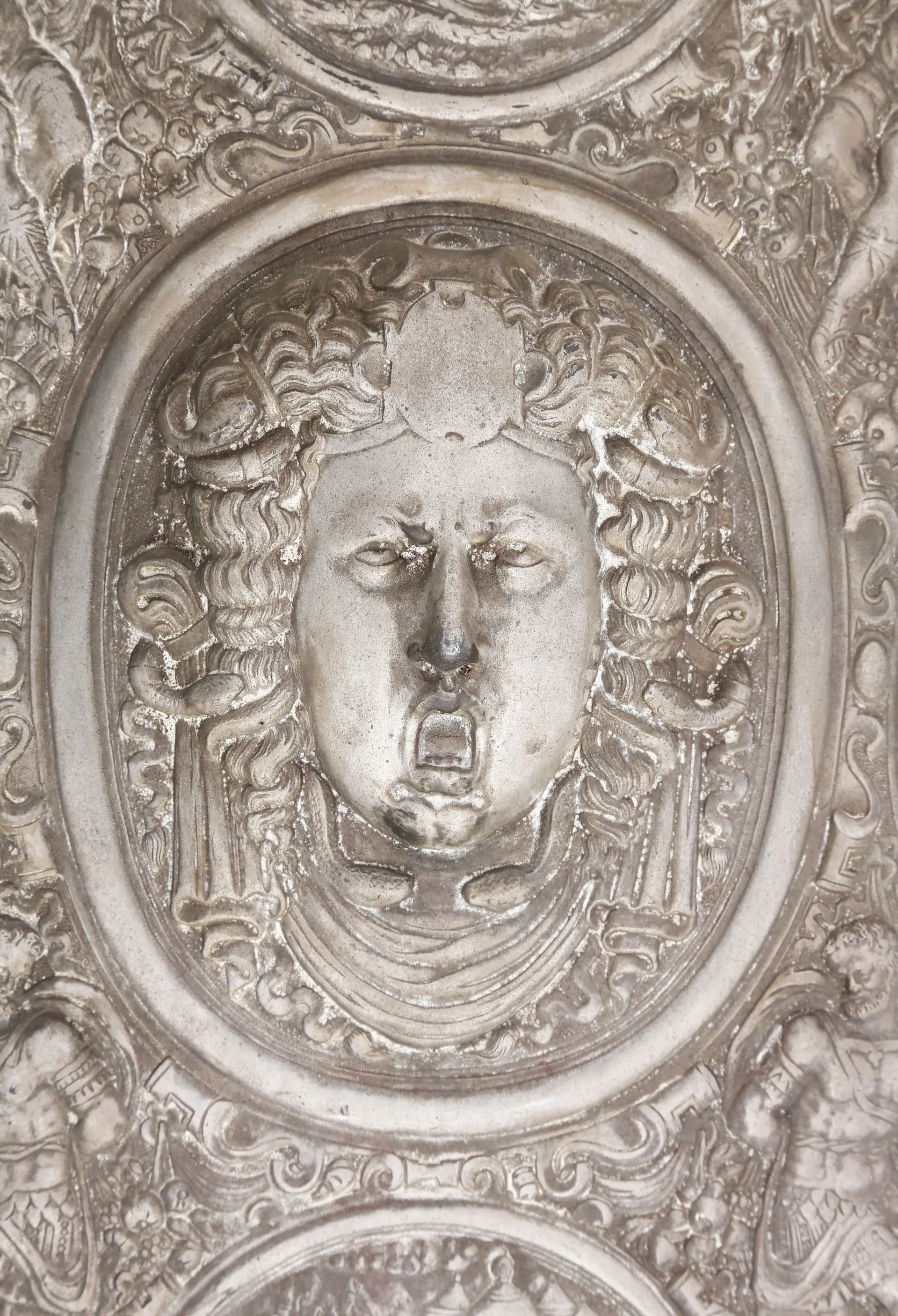 MAGNIFICENT VICTORIAN COPY OF AN ITALIAN PARADE SHIELD OF THE THIRD QUARTER OF THE 16TH CENTURY