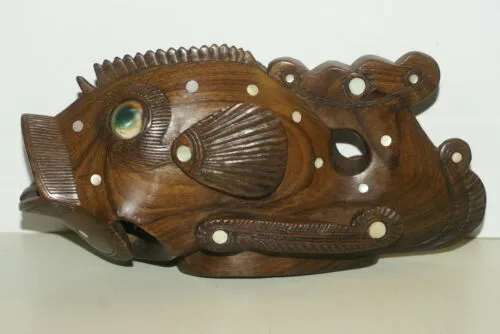 Rare South Pacific tribal Art Trobriand Mother Of Pearl Hand Carved Wd Fish 1A12