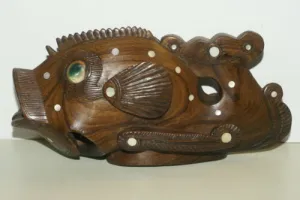 Rare South Pacific tribal Art Trobriand Mother Of Pearl Hand Carved Wd Fish 1A12